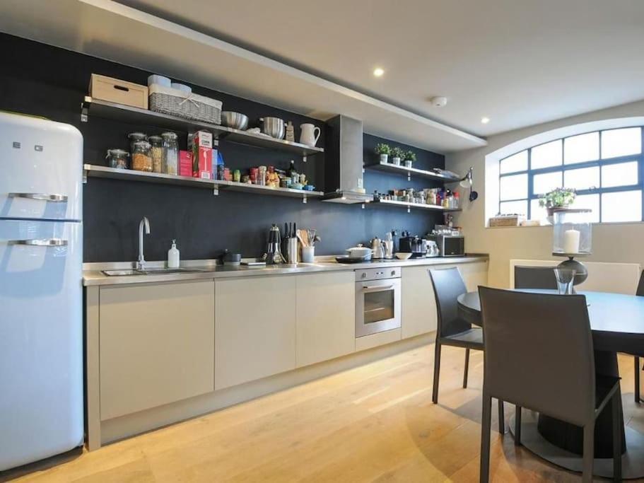 Manhattan Style Apartment In Fulham London Exterior photo